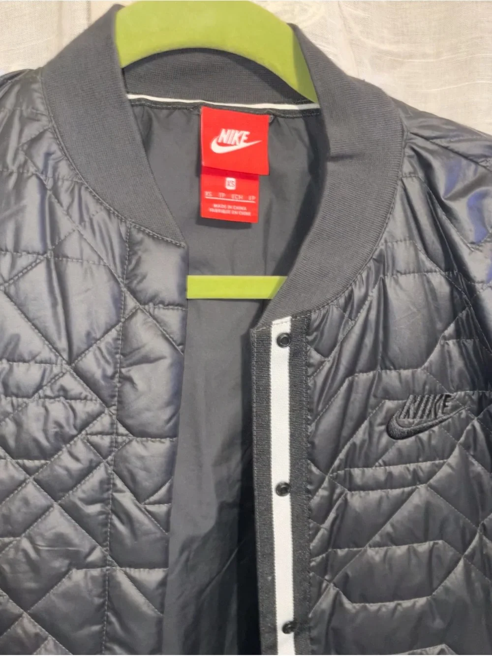 Nike Women’s Black Quilted Bomber Jacket with Contrast Trim